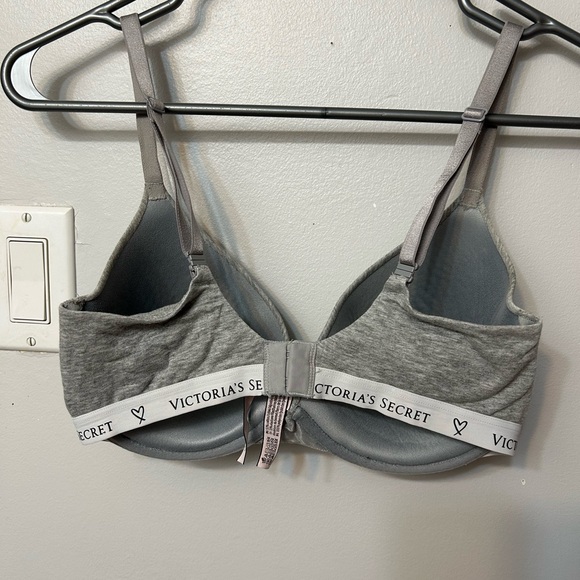 Victoria Secret The T-Shirt Cotton Lightly lined Demi Bra in light grey. - Picture 5 of 7